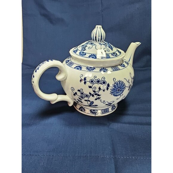 Vienna Woods Fine China Blue Onion Pattern Teapot Seymour Mann, Vintage - Picture 2 of 9